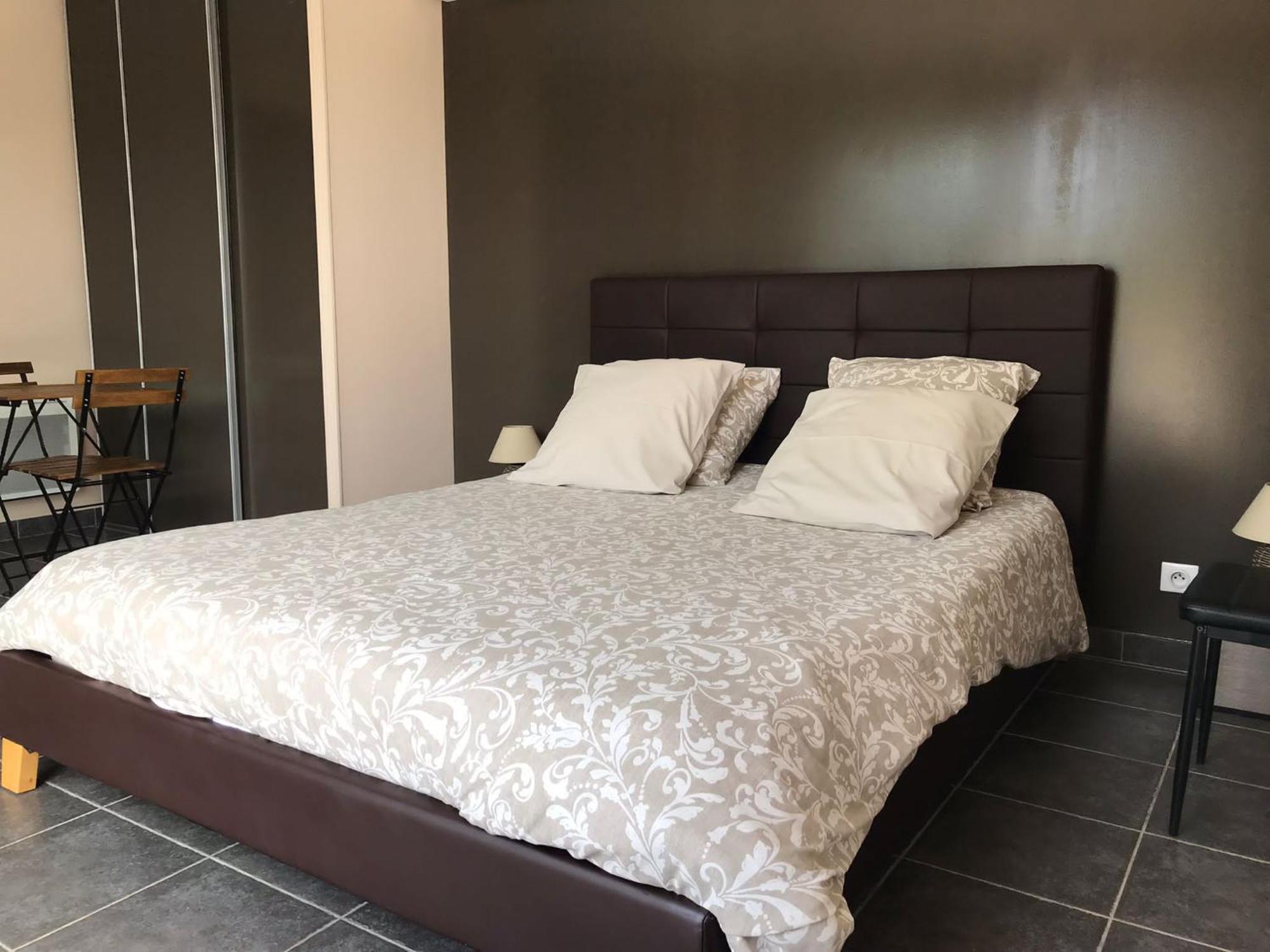 Chambres D'Hotes, B&B Climatisees La Borrellienne Saint-Maximin Buitenkant foto