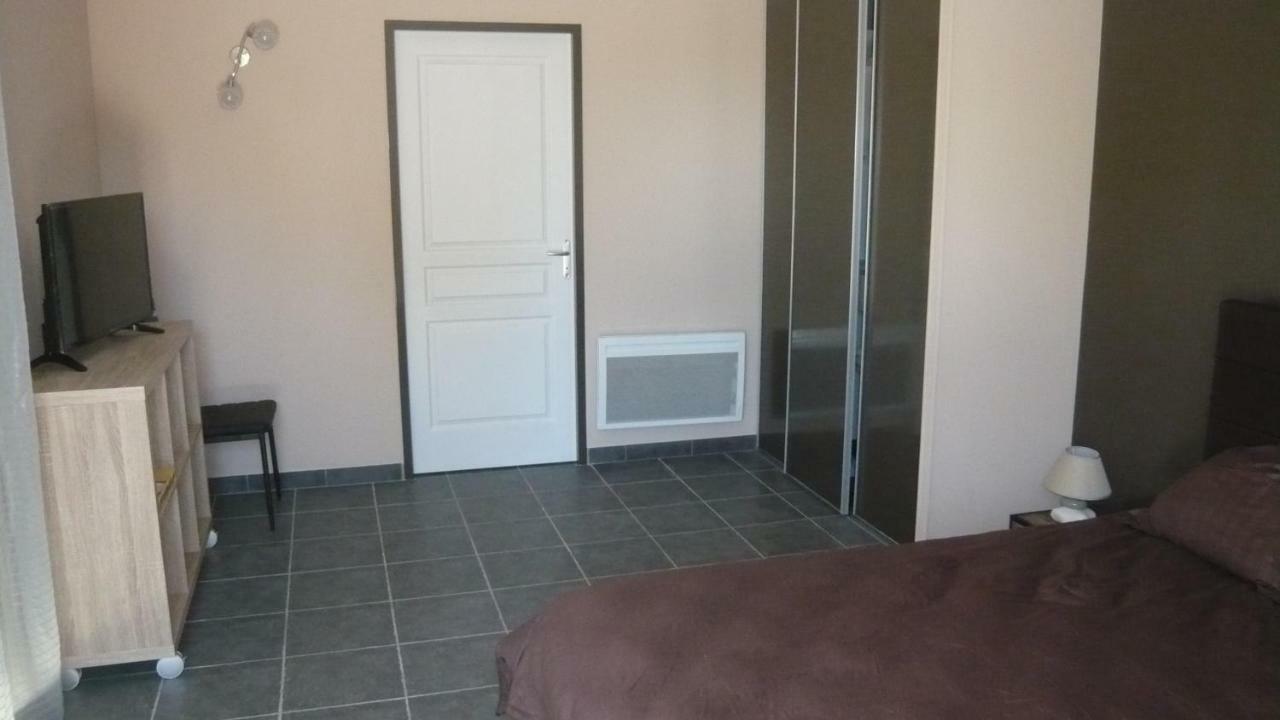Chambres D'Hotes, B&B Climatisees La Borrellienne Saint-Maximin Buitenkant foto